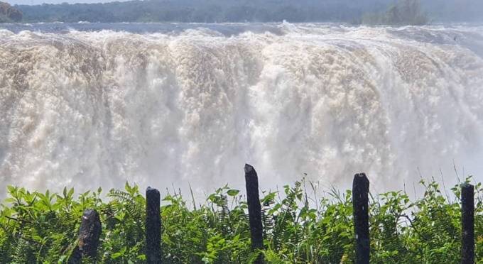 Victoria Falls thunders